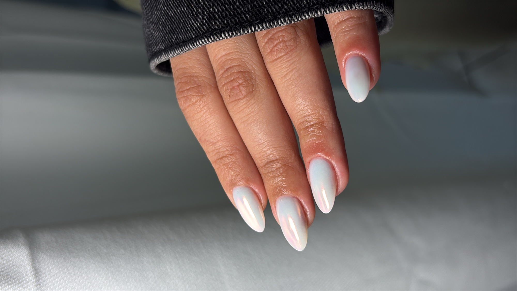 Manucure milky — détail latéral
