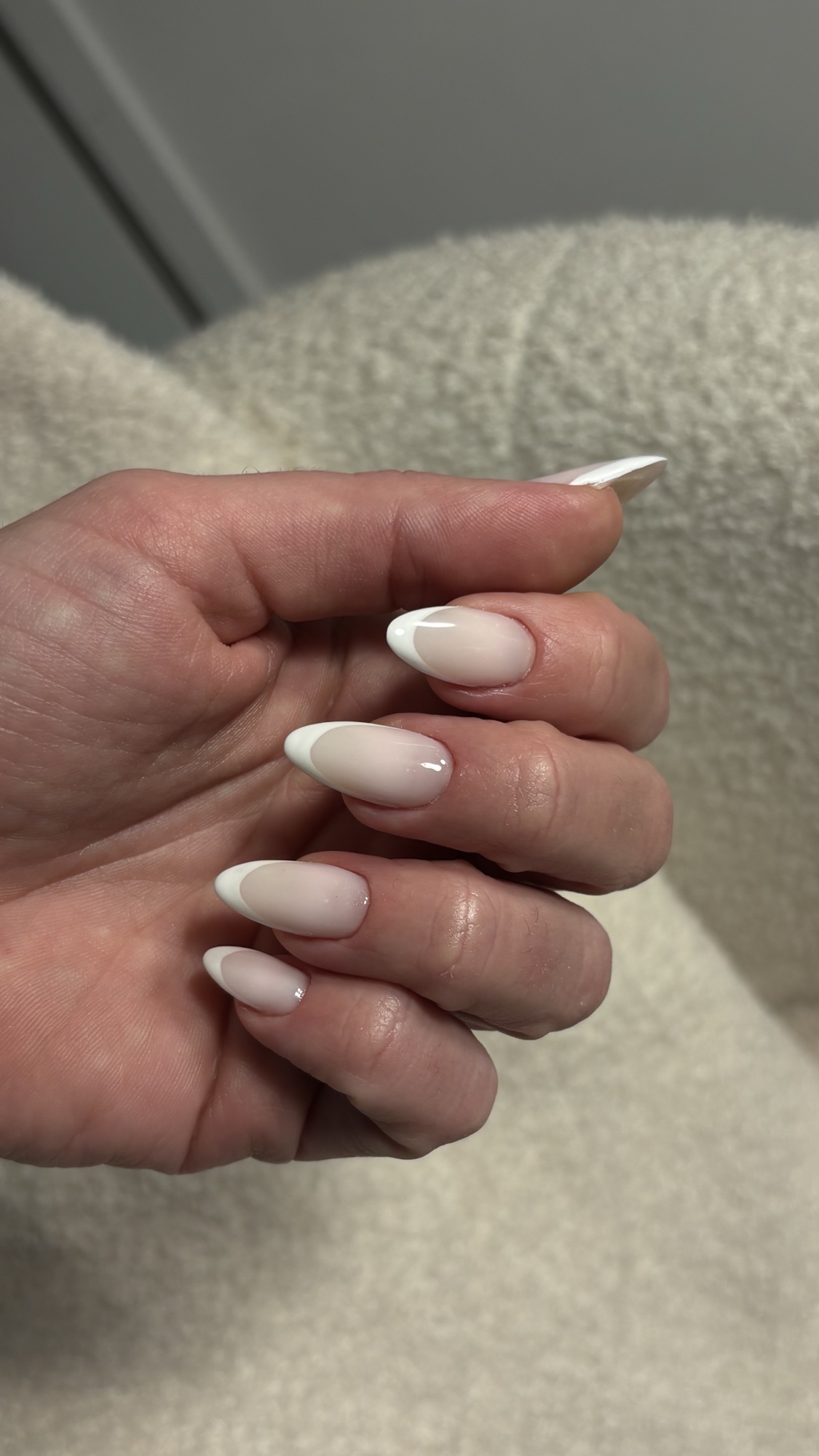 Manucure milky — finition lait